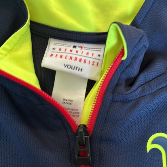 Boys 1/2 Boston Red Socks pullover - Picture 2 of 2